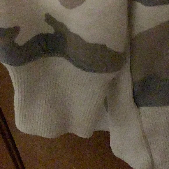 AERIE Camouflage Sweatshirt - Picture 5 of 8